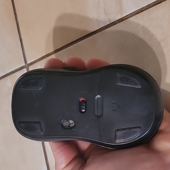 Logitech M510 Black Wireless Mouse - Picture 2 of 4